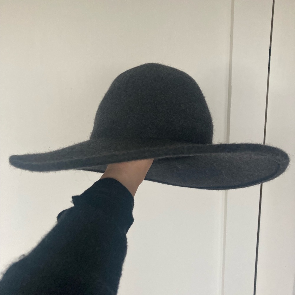 Elegant Gray felted wool fedora